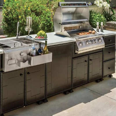 Outdoor Kitchens Explained: When a Grill Is Enough, and When It’s Time to Go Bigger
